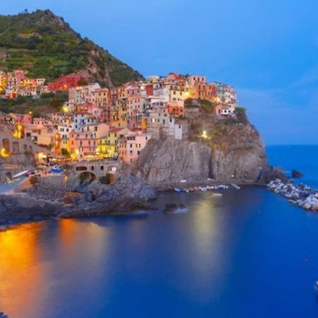 Апартаменты Casa Vacanze Ilaria Ceparana Экстерьер фото